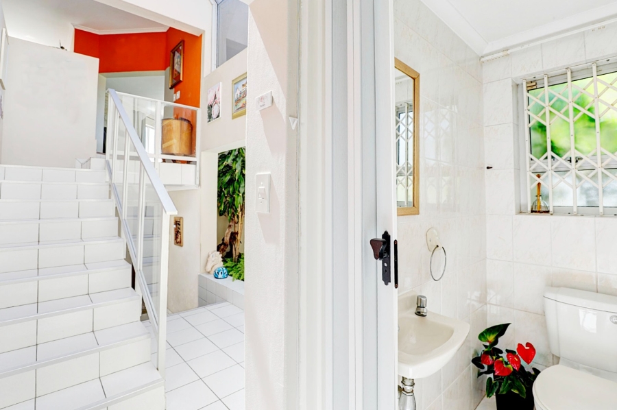 5 Bedroom Property for Sale in Loevenstein Western Cape